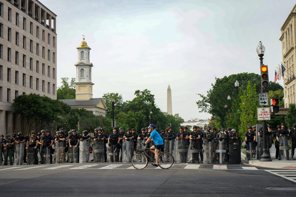 The White House, Barricaded: Scenes surrounding the “fortress”